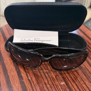 Vintage Kenneth Cole Black Sunglasses gold accents